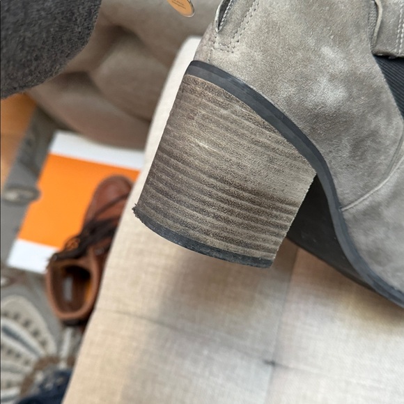 Kenneth Cole grey suede - Picture 11 of 15